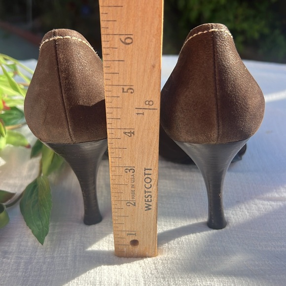 PRADA Vintage Leather Pointed Toe Pumps With Floral Buckle. Size 38.🤎 - Picture 11 of 17